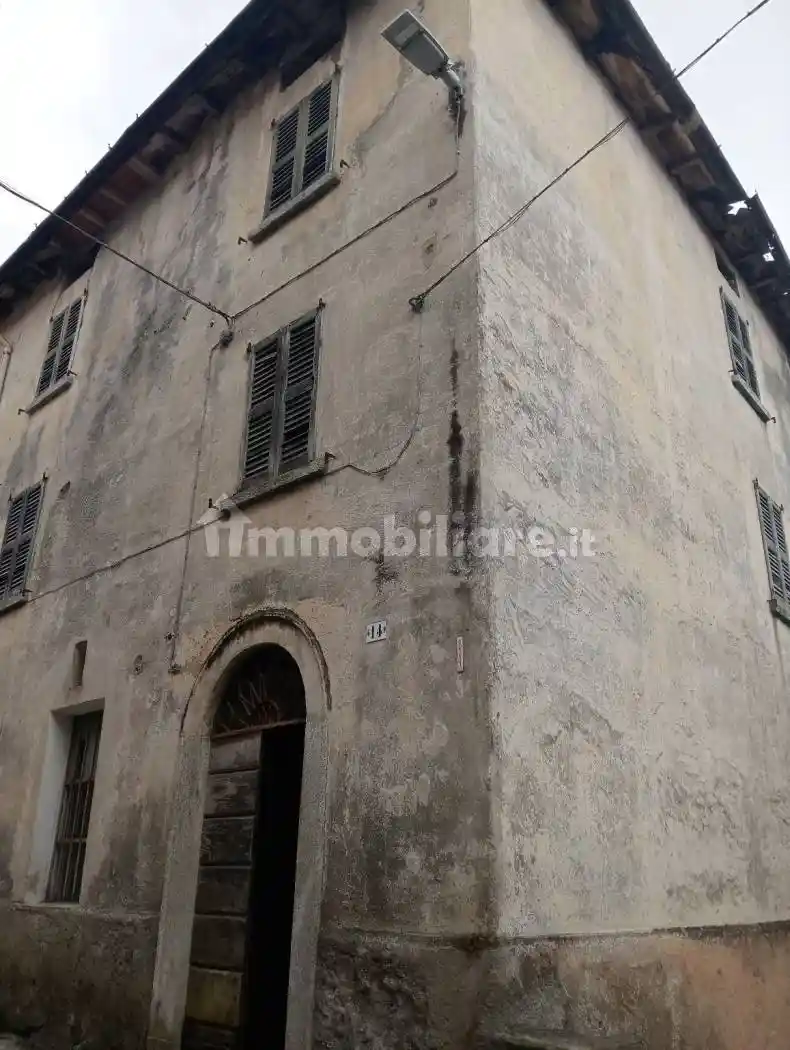 Palazzo - Edificio in vendita a Schignano