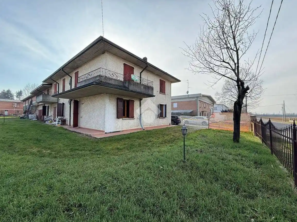 Casa indipendente in vendita a Gattatico