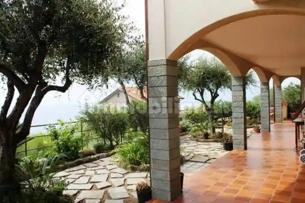 Villa in vendita a Bordighera