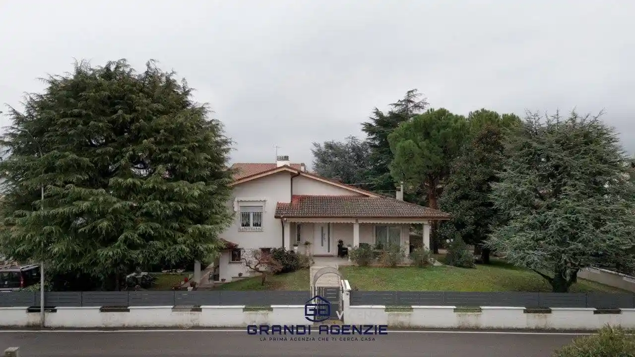 Casa indipendente in vendita a Monticello Conte Otto