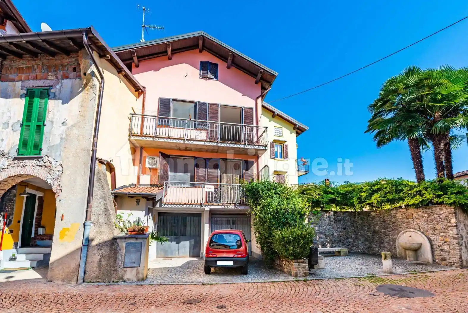 Casa indipendente in vendita a Luino