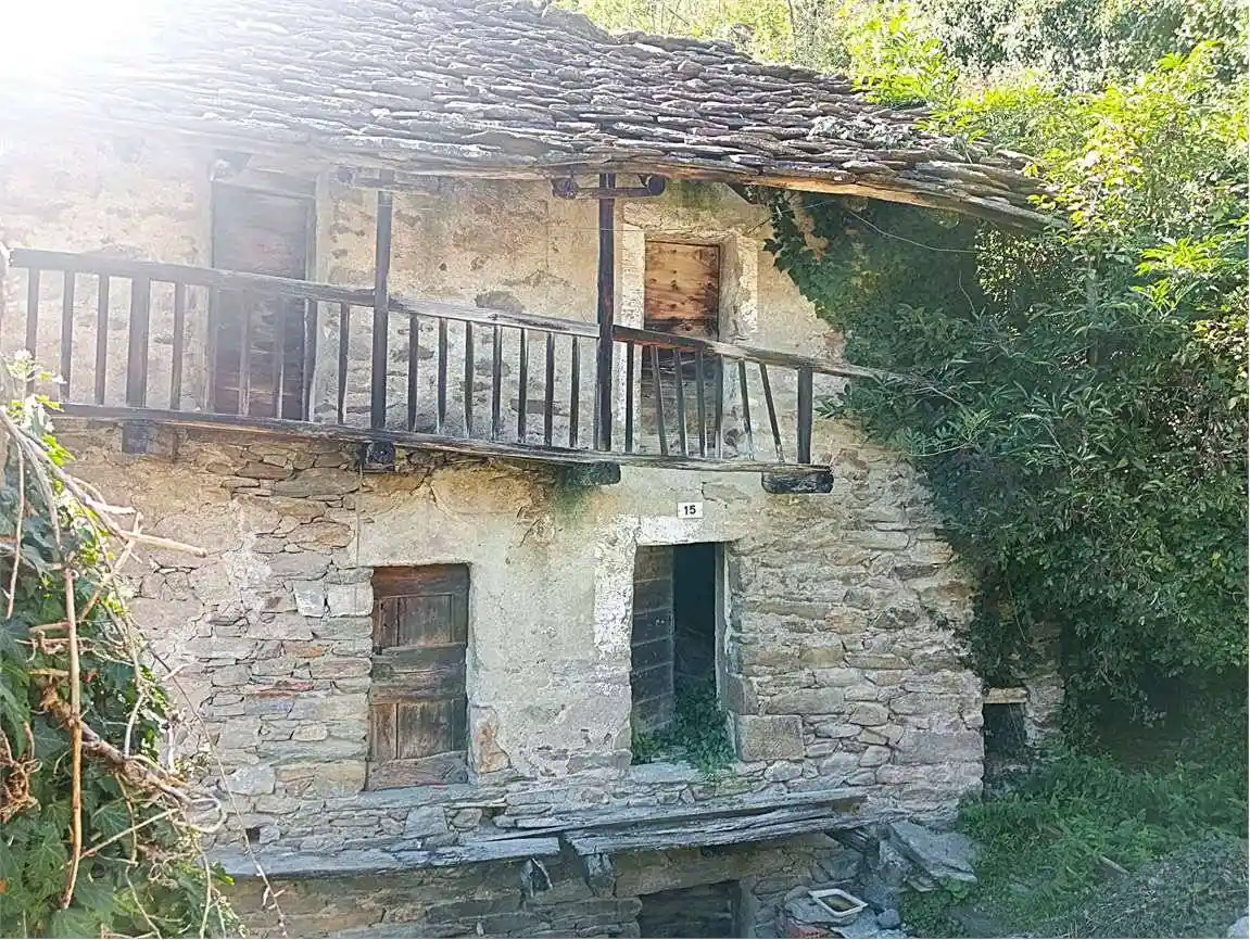 Casa indipendente in vendita a Perloz