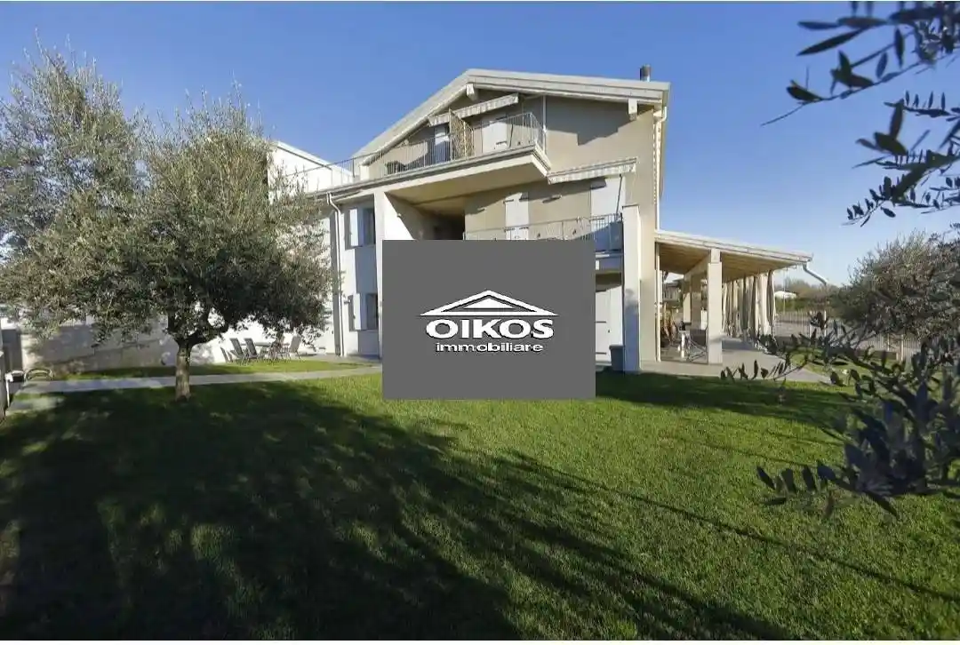 Villa in vendita a Peschiera del Garda