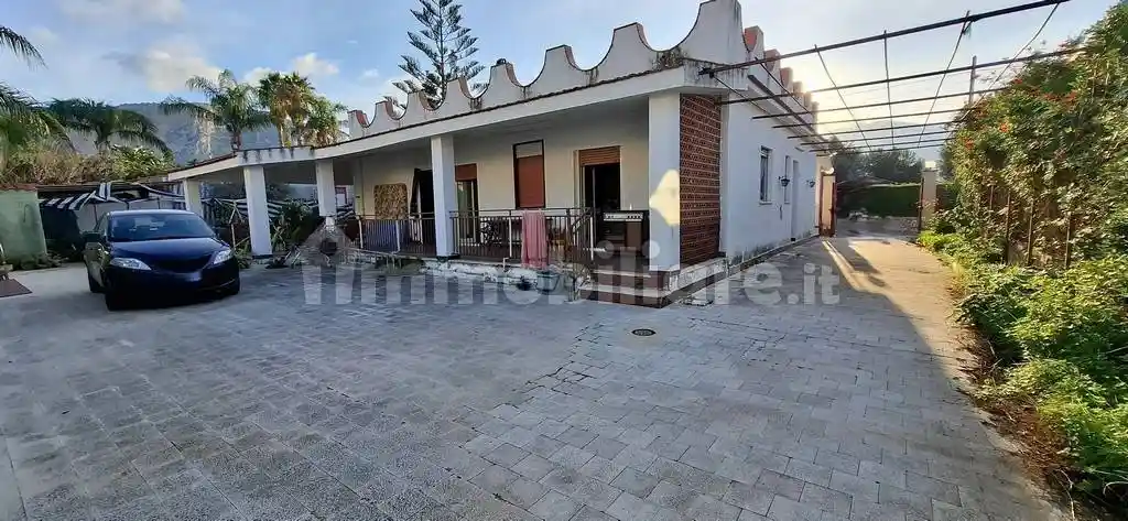 Villa in vendita a Carini