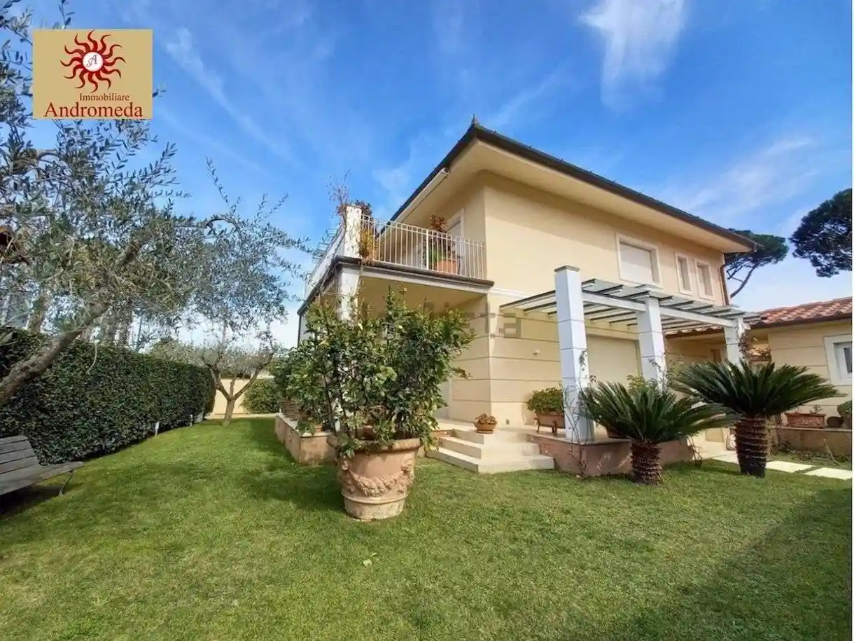 Villa in vendita a Forte dei Marmi