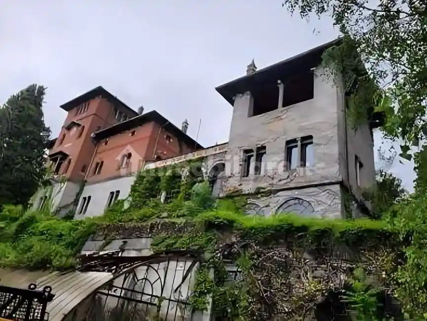 Villa in vendita a Gavirate