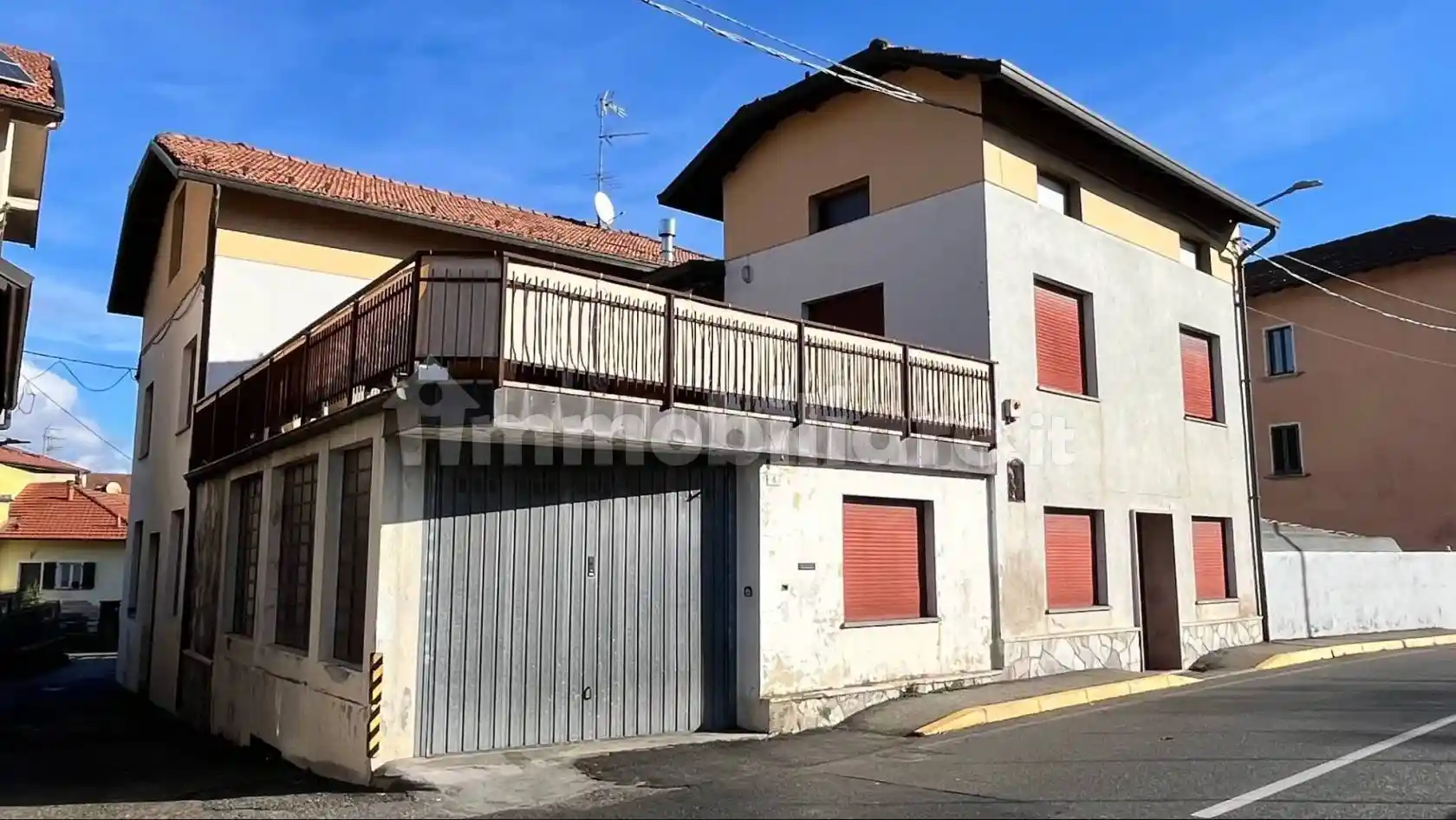 Palazzo - Edificio in vendita a Invorio