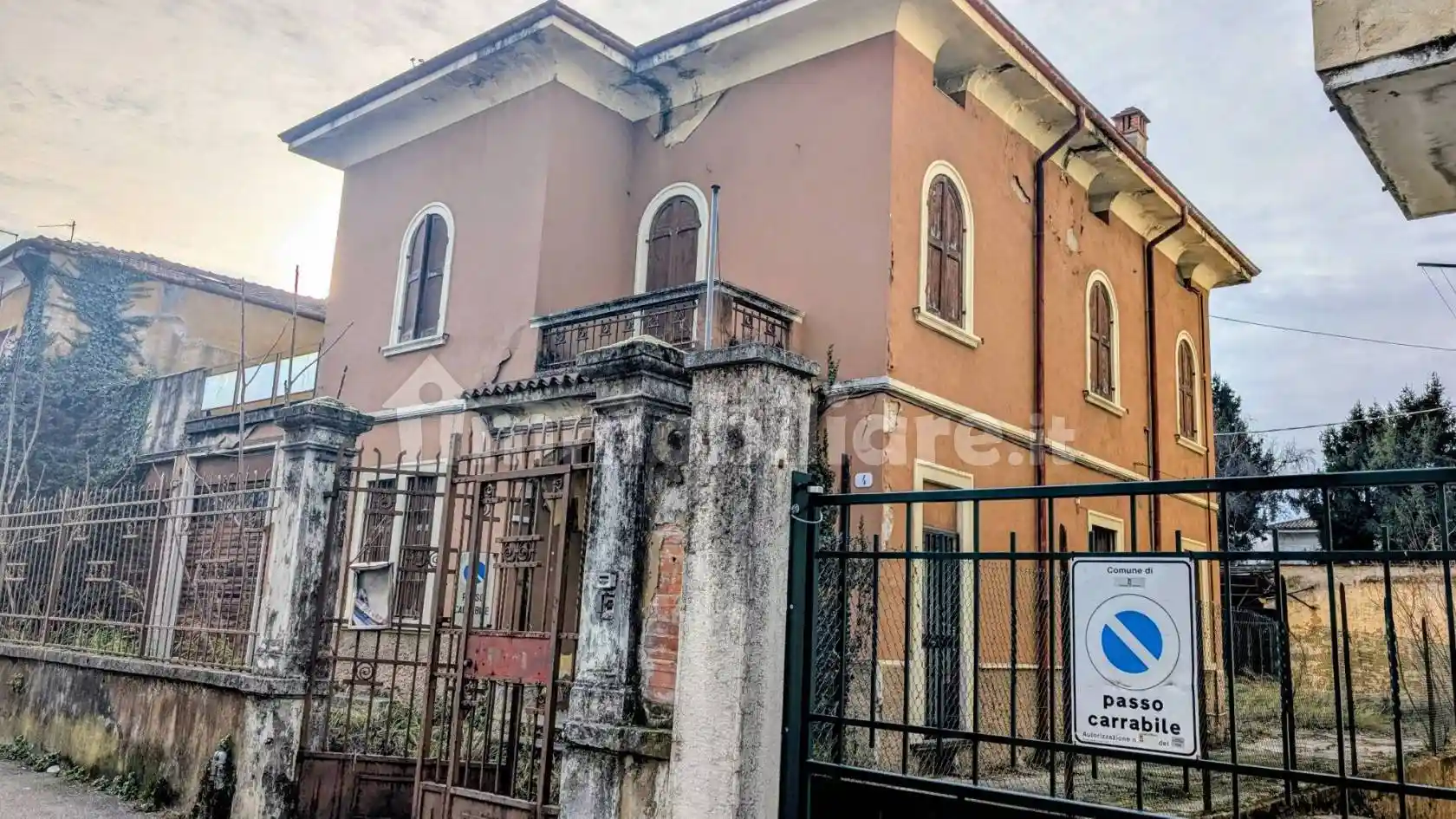 Palazzo - Edificio in vendita a Verona