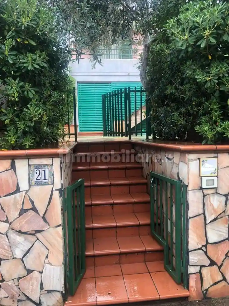 Appartamento in vendita a Campofelice di Roccella