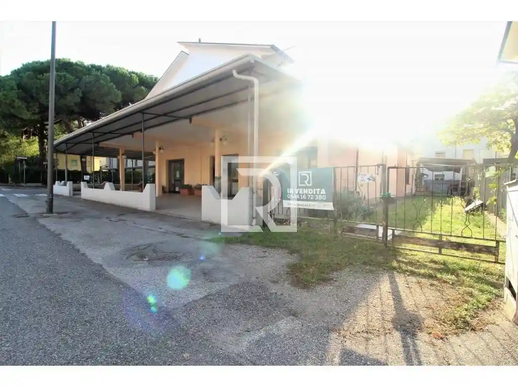 Palazzo - Edificio in vendita a Cervia