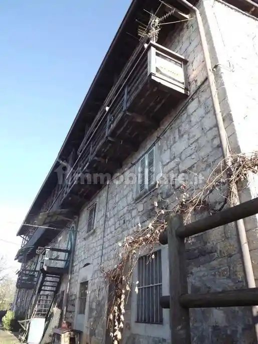 Casa indipendente in vendita a Val Brembilla