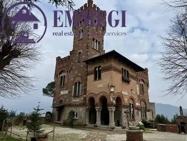 Palazzo - Stabile in vendita a Serra Riccò