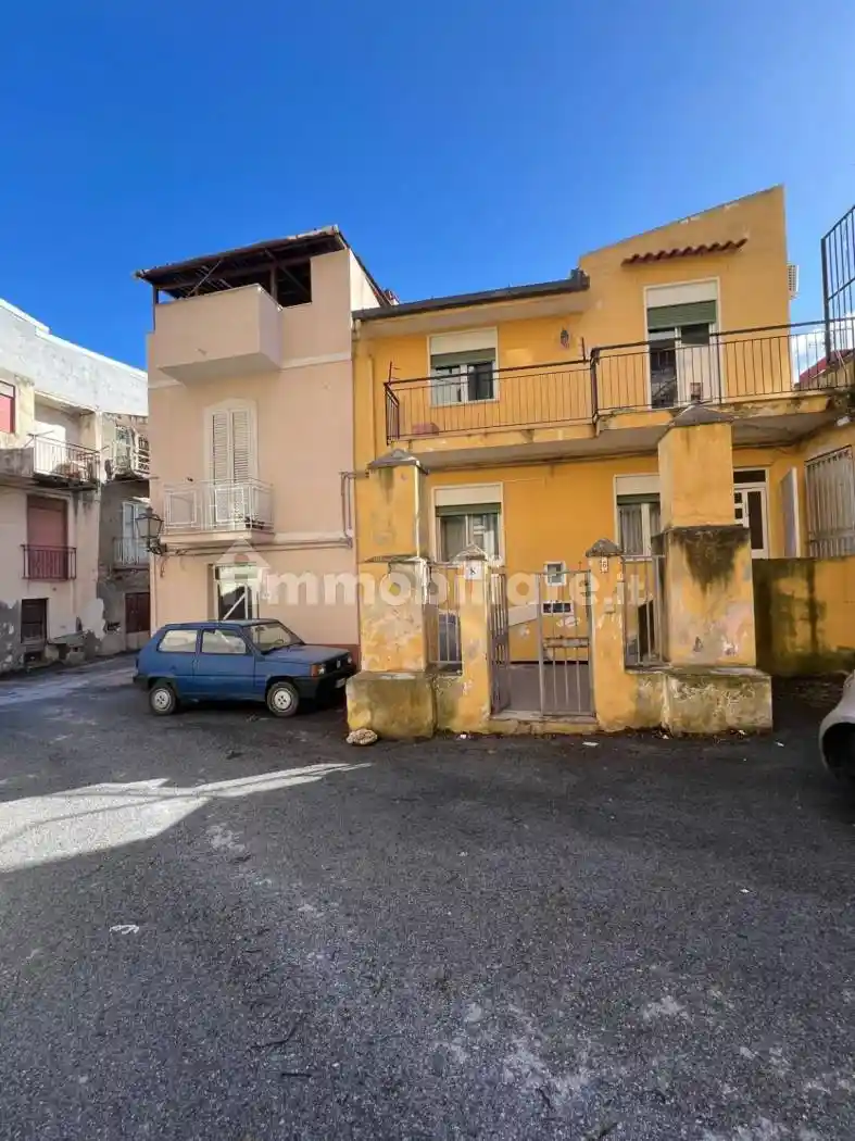 Casa indipendente in vendita a Barcellona Pozzo di Gotto