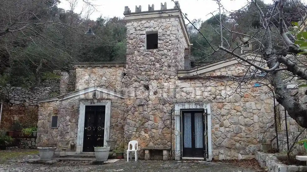 Rustico - Casale in vendita a Locorotondo