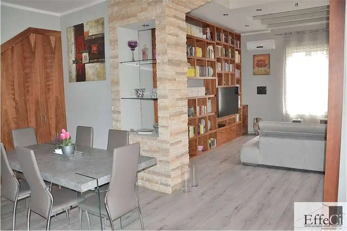 Casa indipendente in vendita a Biandronno