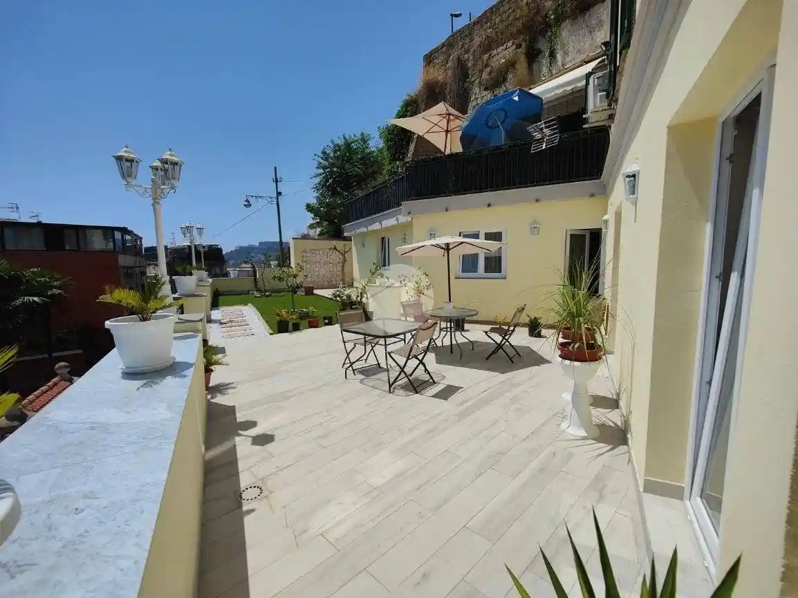 Appartamento in vendita a Napoli