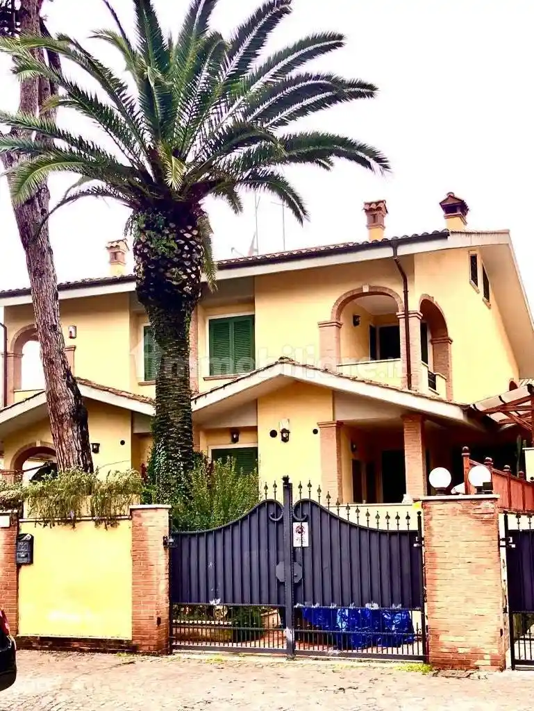 Villa in vendita a Fiumicino