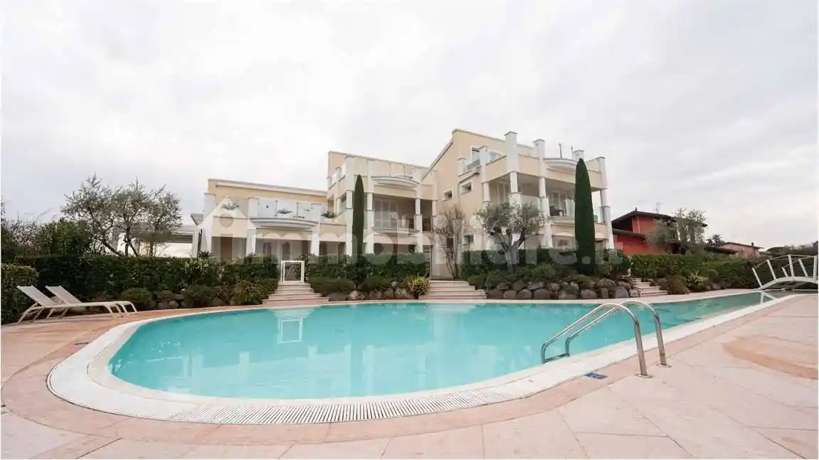 Villa in vendita a Peschiera del Garda