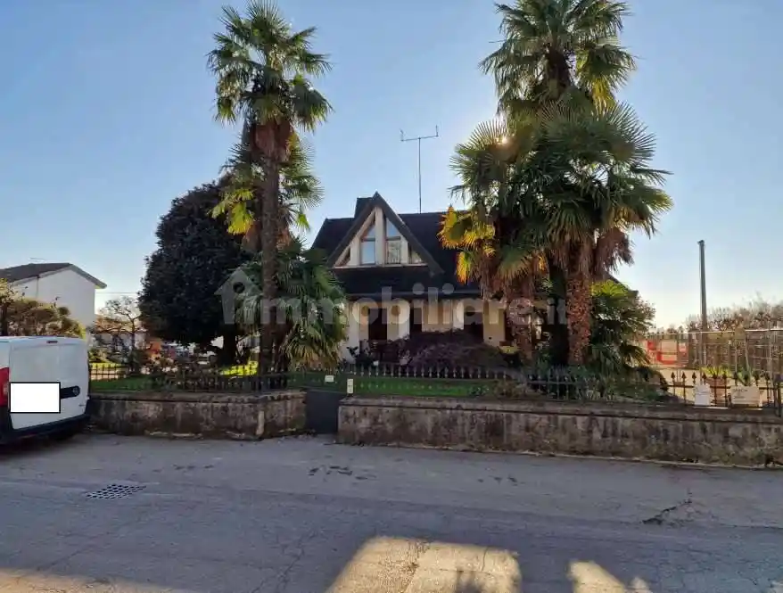 Villa in vendita a Loria