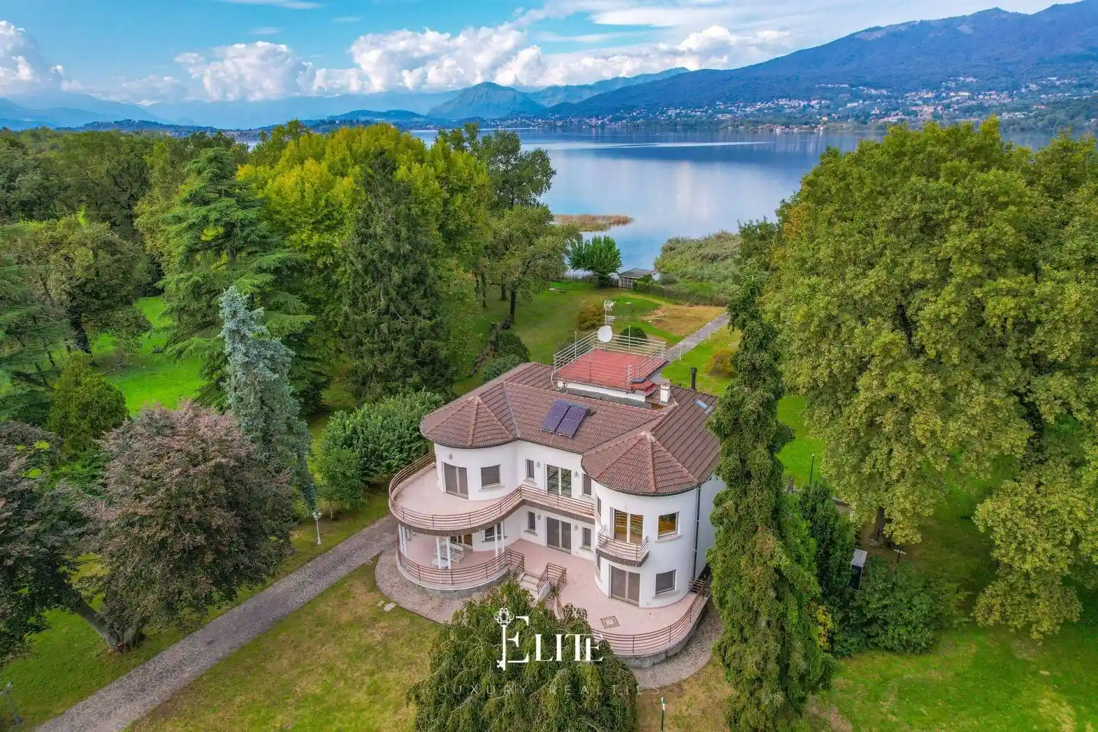 Villa in vendita a Cazzago Brabbia