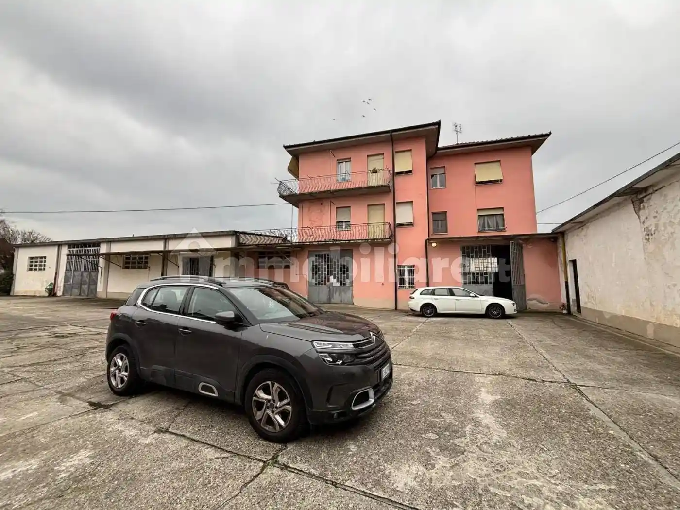 Palazzo - Edificio in vendita a Villanova Solaro