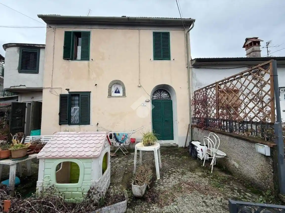 Casa indipendente in vendita a Pistoia