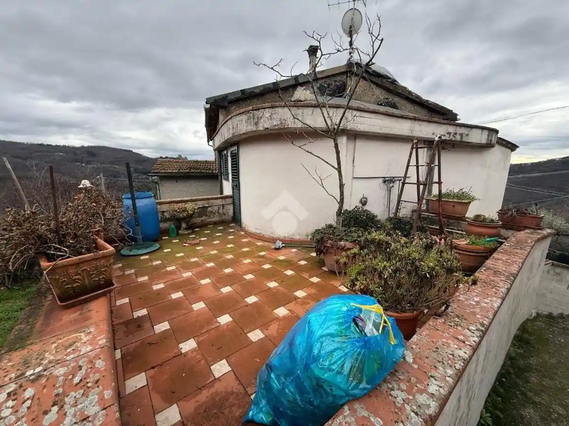 Casa indipendente in vendita a Pistoia