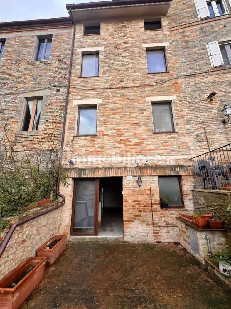 Casa indipendente in vendita a Monte Vidon Corrado