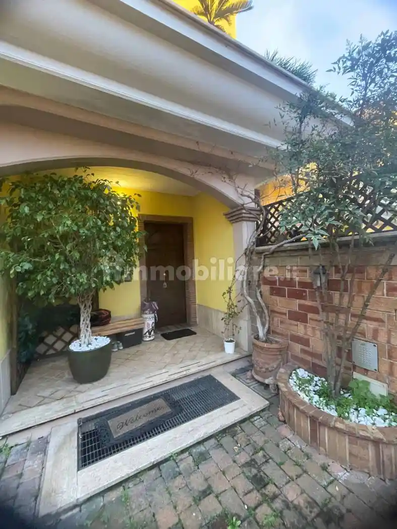 Villetta a schiera in vendita a Pomezia