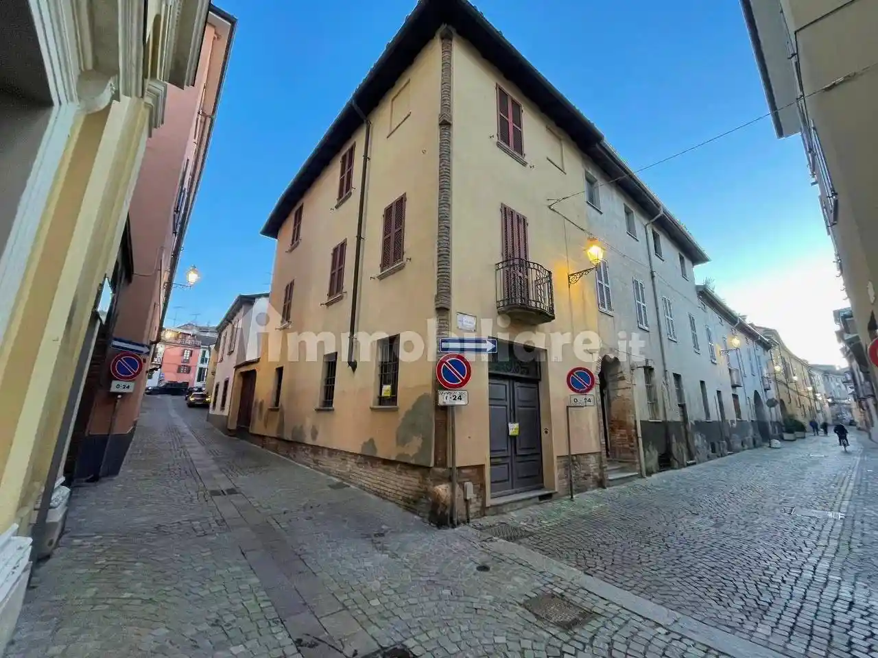 Palazzo - Edificio in vendita a Tortona