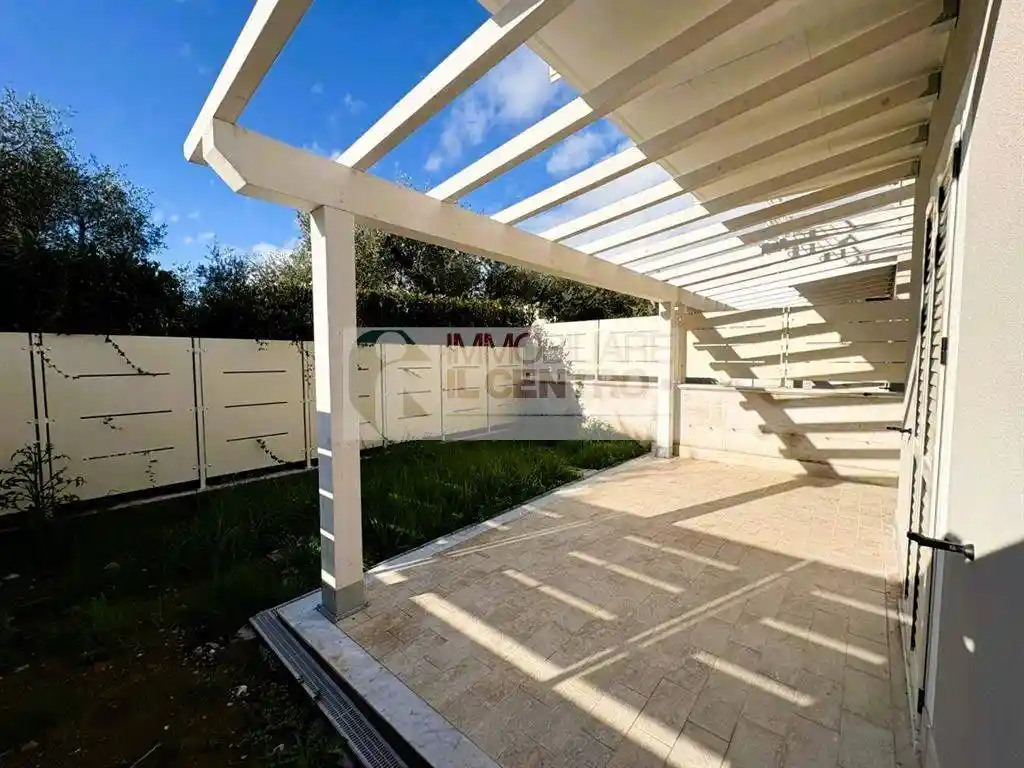 Casa indipendente in vendita a Luni