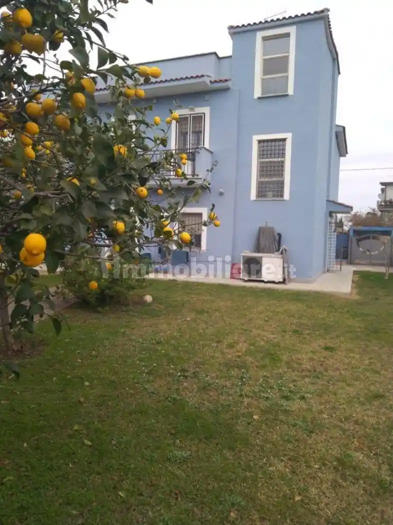 Villa in vendita a Aprilia
