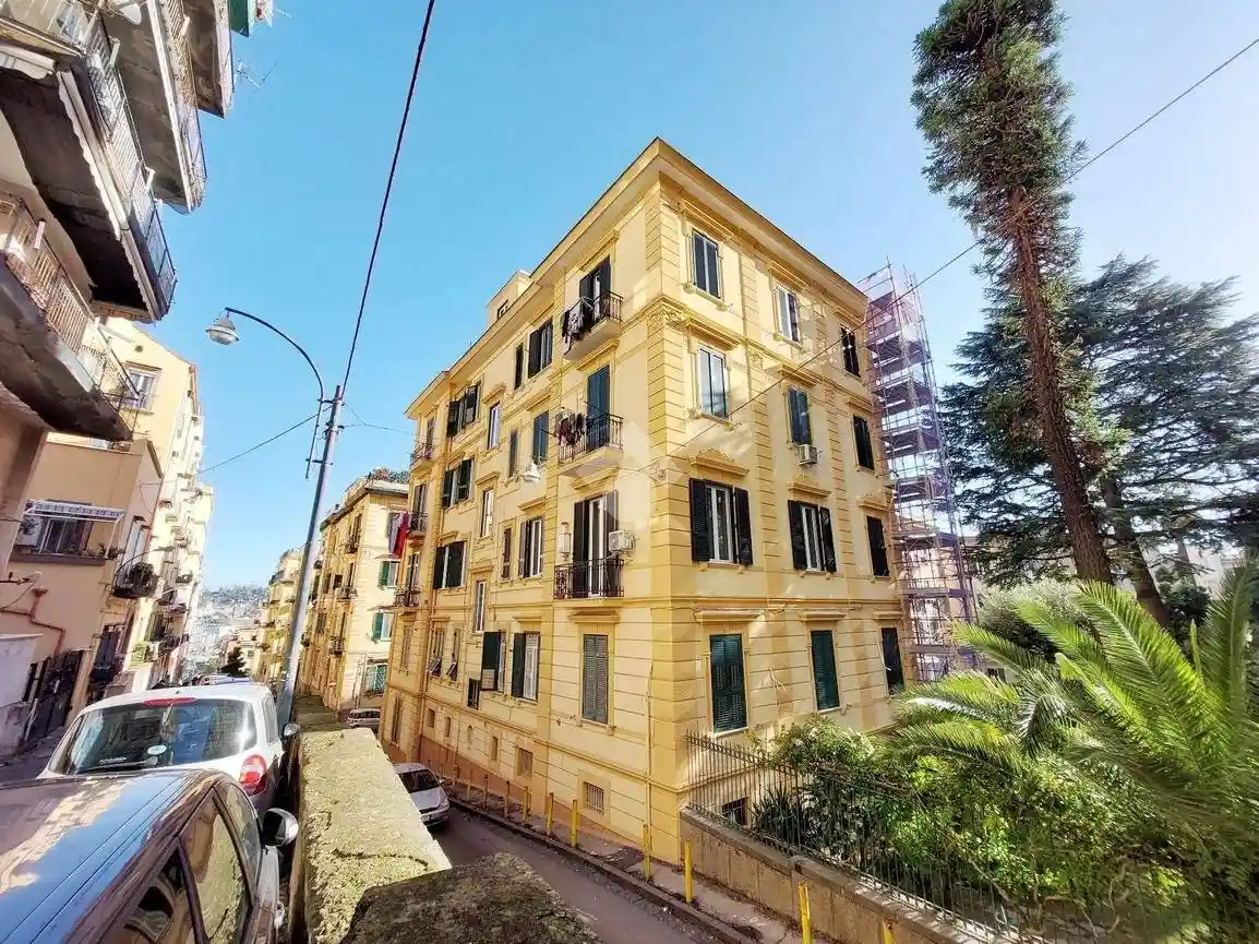 Appartamento in vendita a Napoli