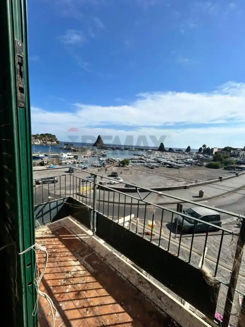 Casa indipendente in vendita a Aci Castello