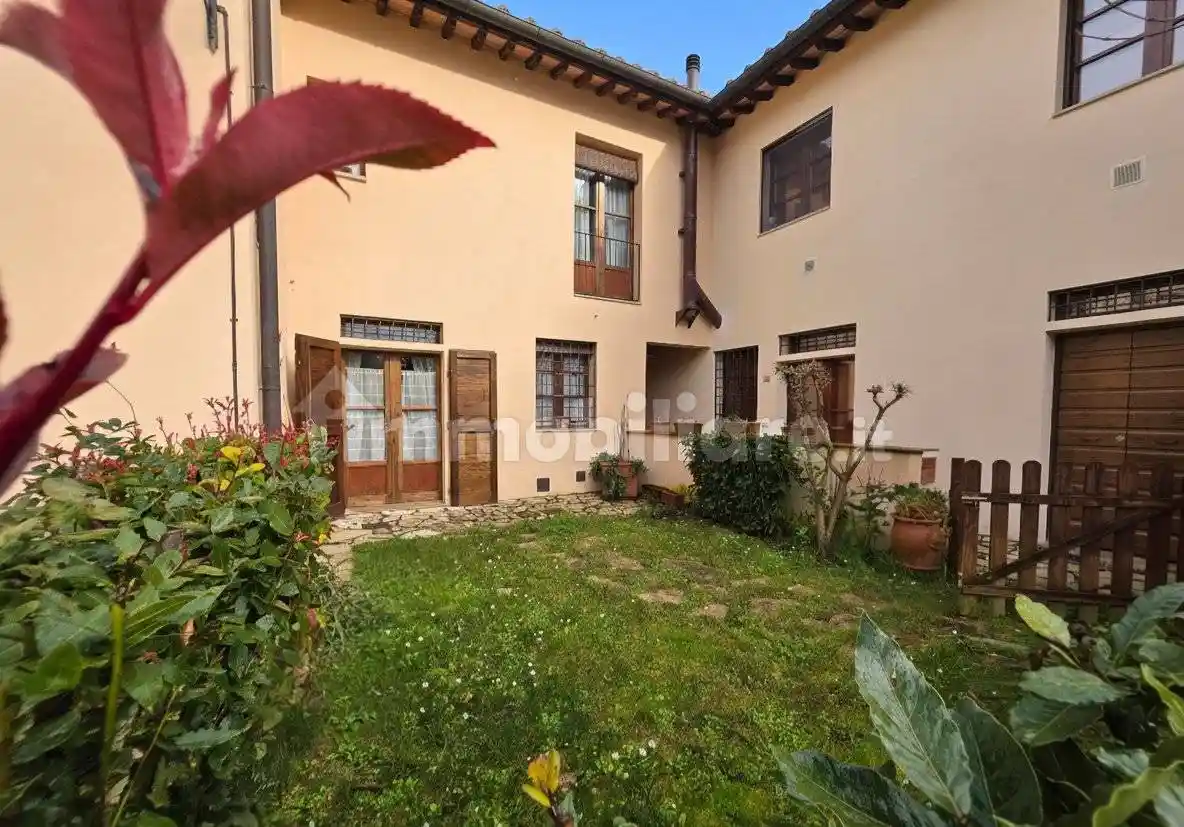 Casa indipendente in vendita a Gambassi Terme