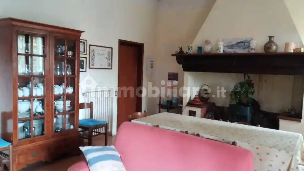 Villa in vendita a Capraia e Limite