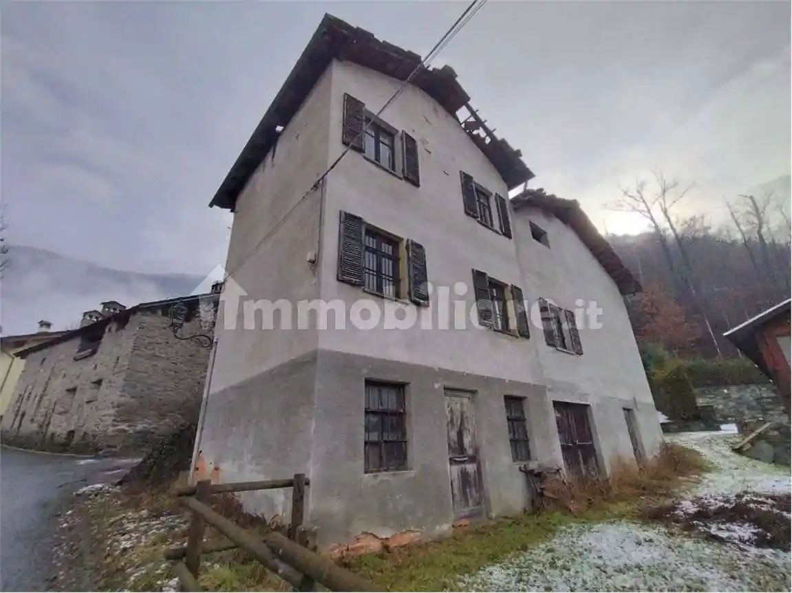 Casa indipendente in vendita a Fénis