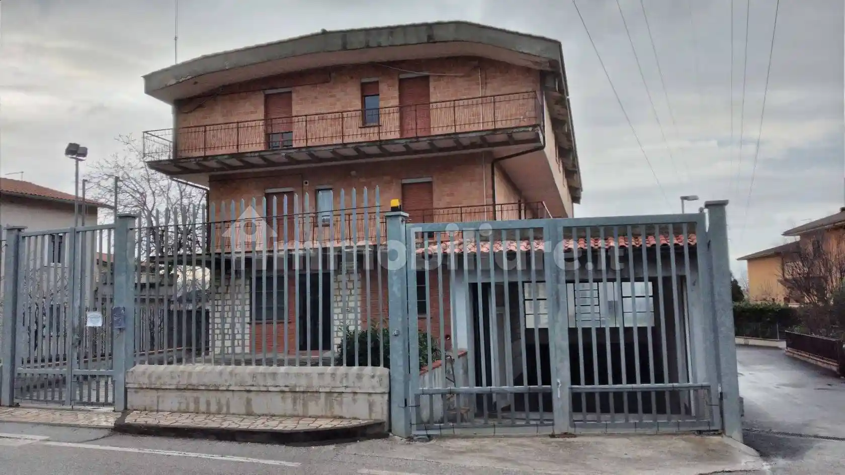 Palazzo - Edificio in vendita a Gualdo Tadino