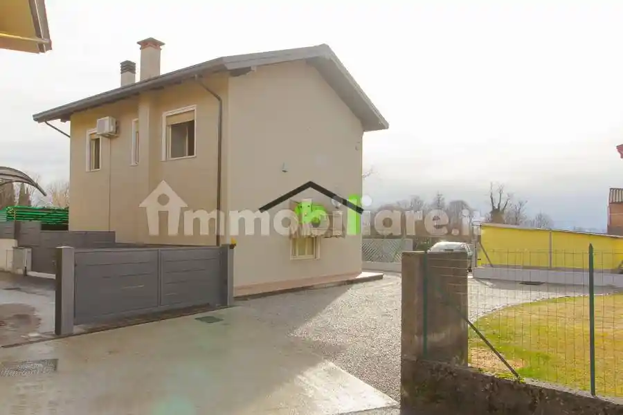 Villa in vendita a Fanna