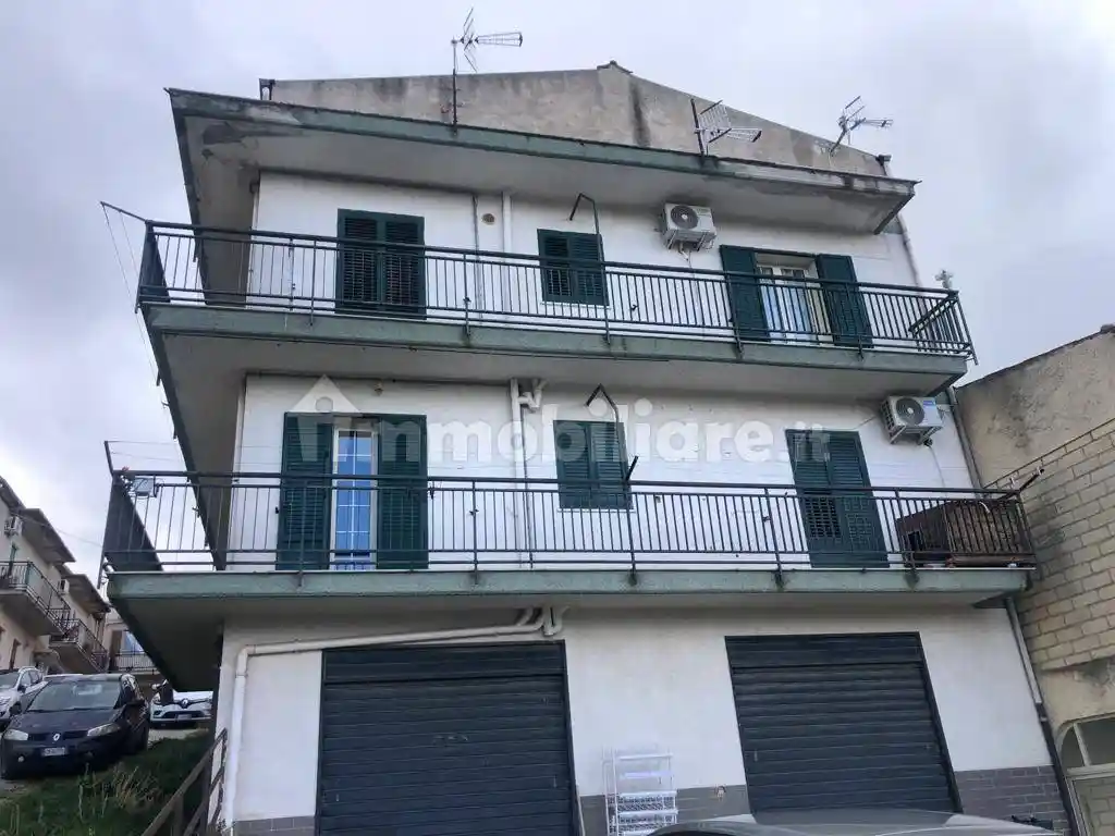 Appartamento in vendita a Palazzo Adriano