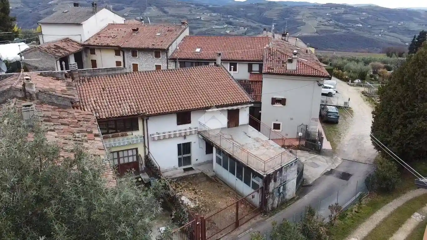 Casa indipendente in vendita a Mezzane di Sotto