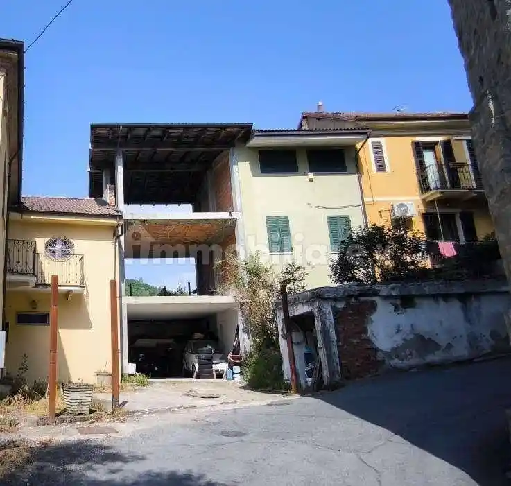 Palazzo - Stabile in vendita a Prasco