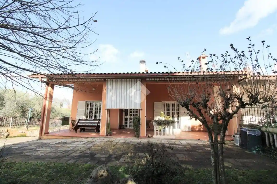 Villa in vendita a Montopoli di Sabina