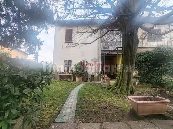 Palazzo - Edificio in vendita a Camparada