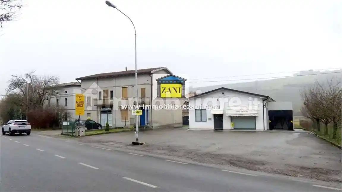 Palazzo - Edificio in vendita a Vernasca