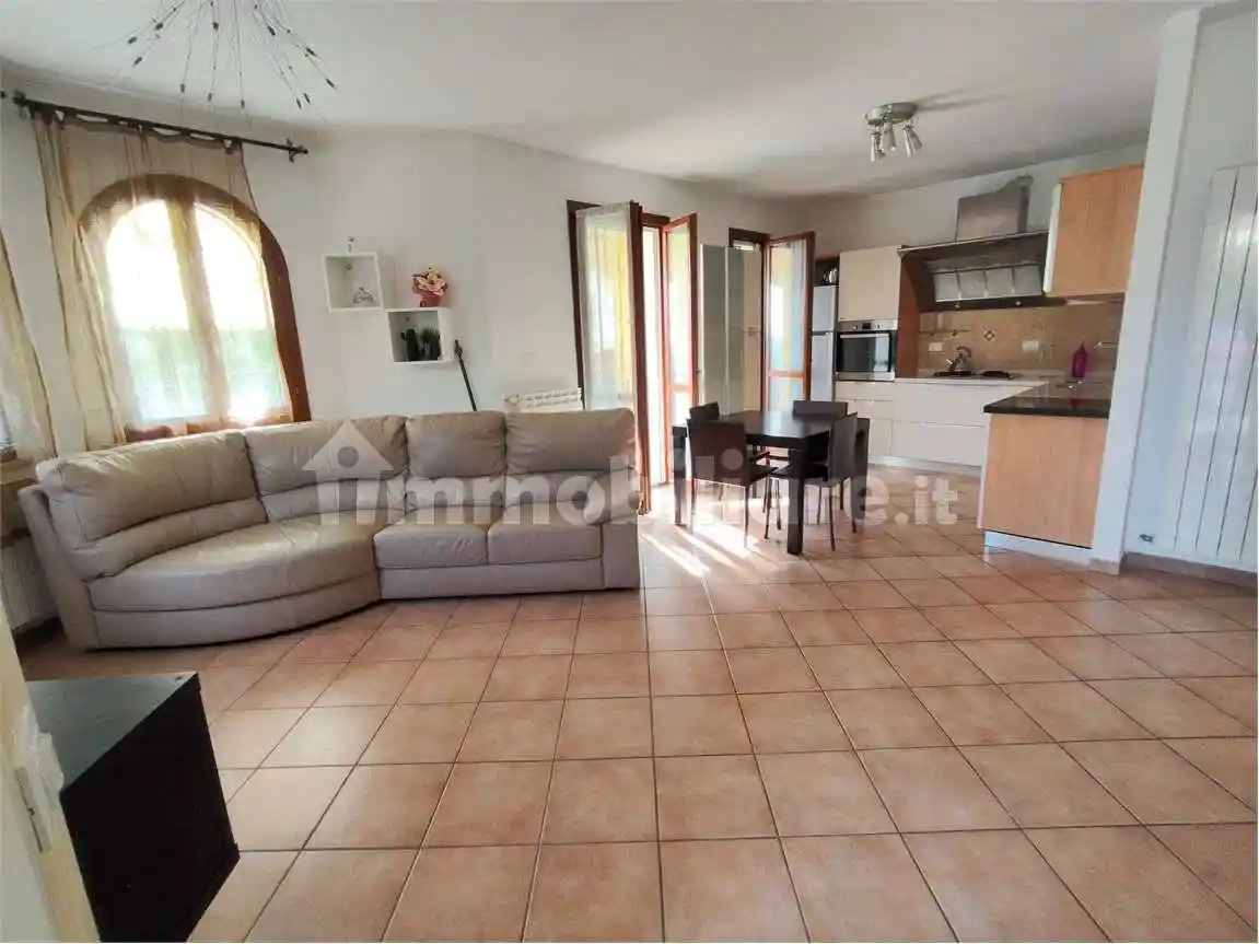 Casa indipendente in vendita a Luni