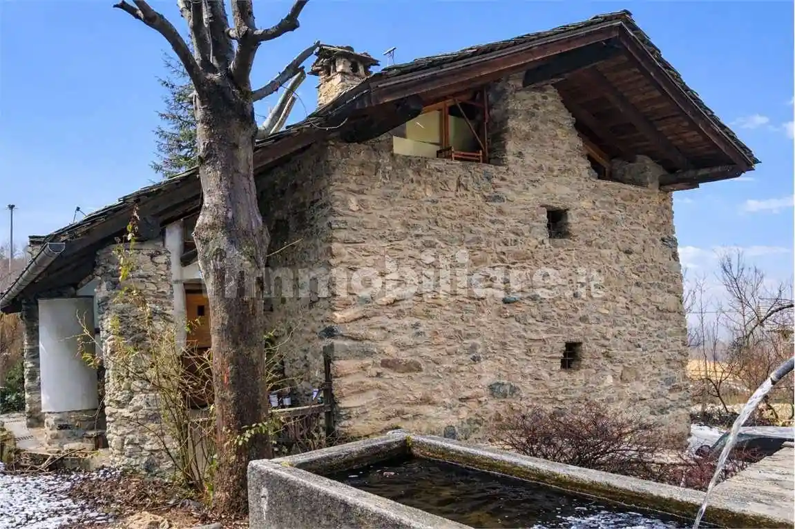 Casa indipendente in vendita a Fénis