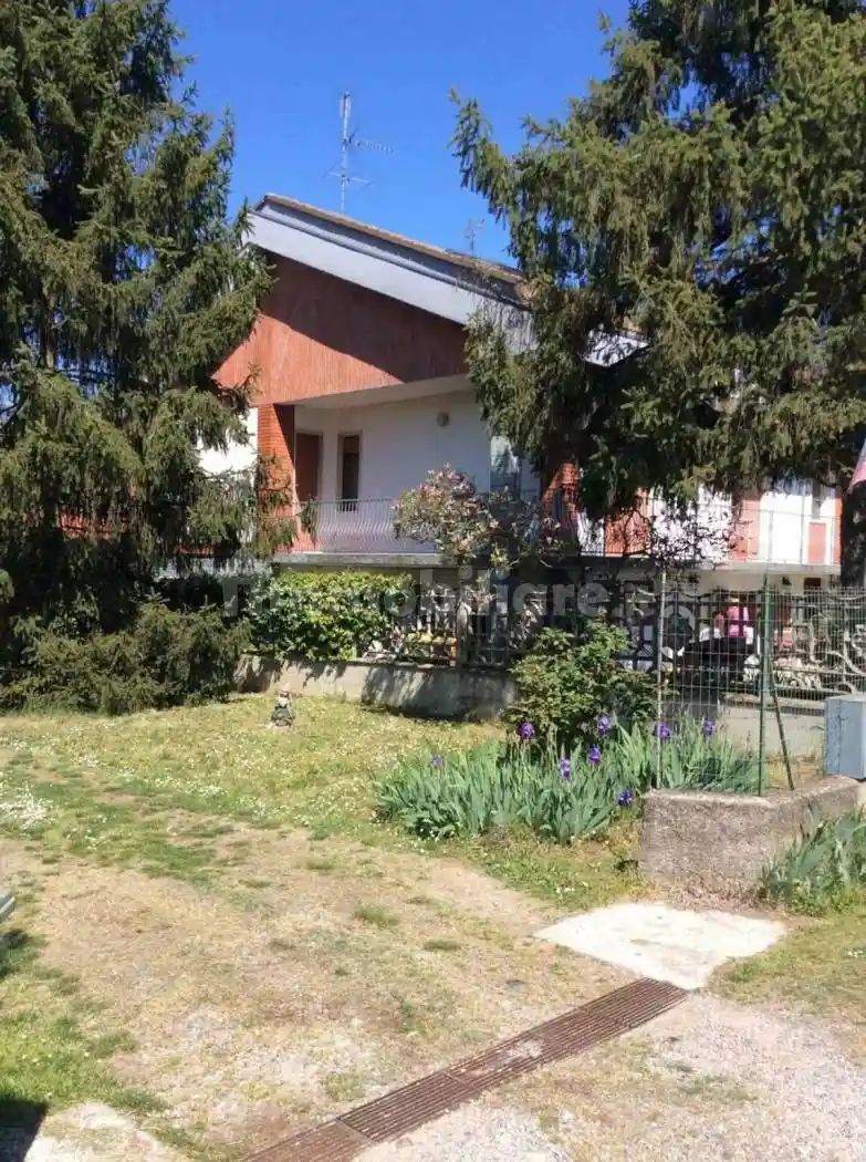 Villa in vendita a Valenza