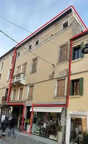 Palazzo - Stabile in vendita a Adria