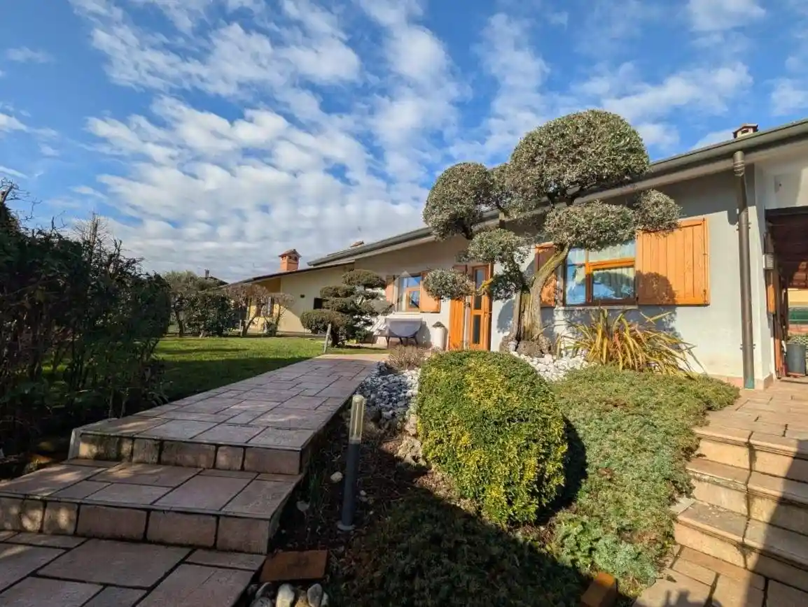 Villa in vendita a Cavernago